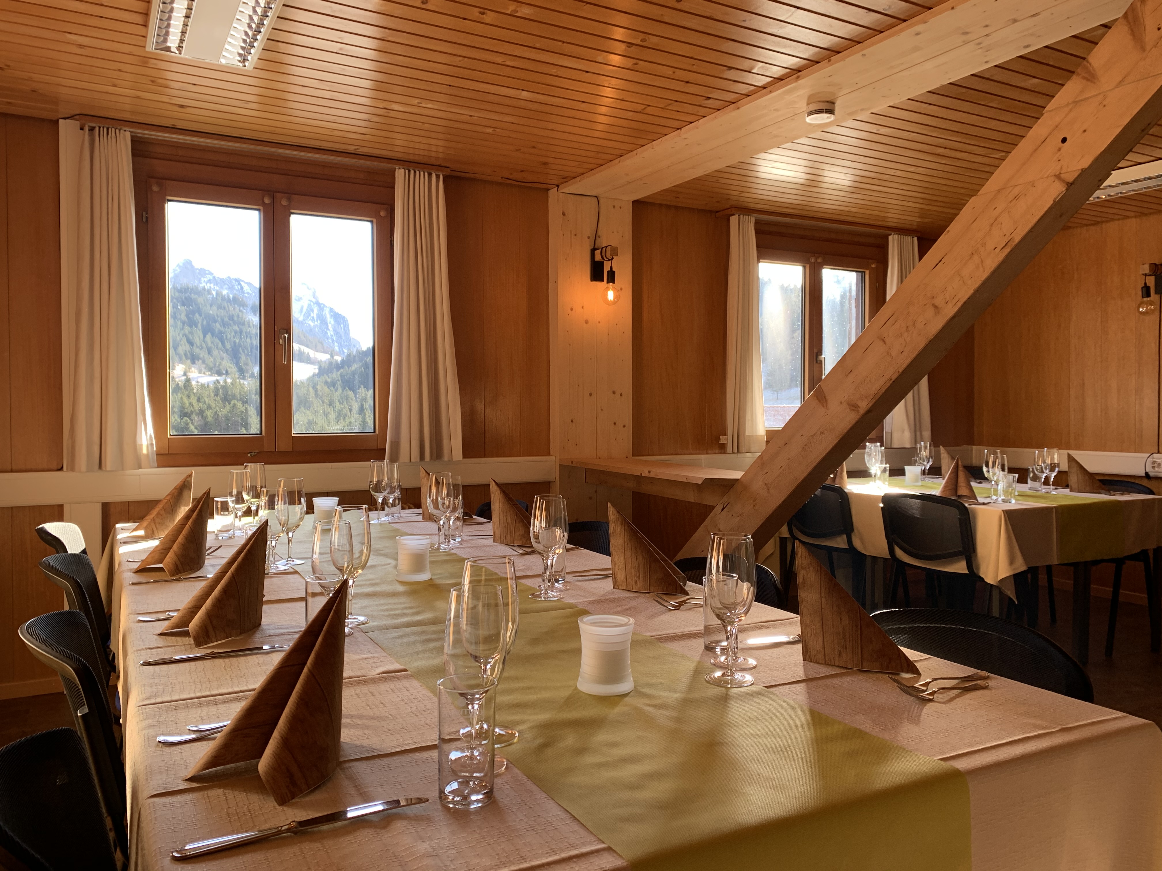 Restaurant Mostelberg von Innen. Gedeckte Tische