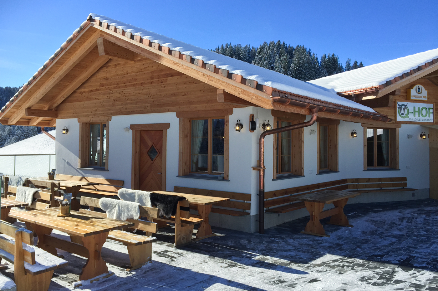 Q-Hof von Aussen im Winter.